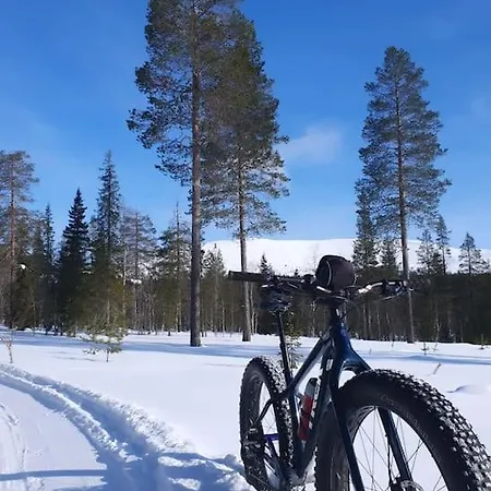 Grooppi, Live In Style In The Middle Of Lapland Yllaes, Akaslompolo